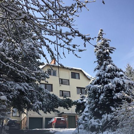 Romantic Two Bedroom Apartments In The Hills Of Budapest With Private Parking Экстерьер фото
