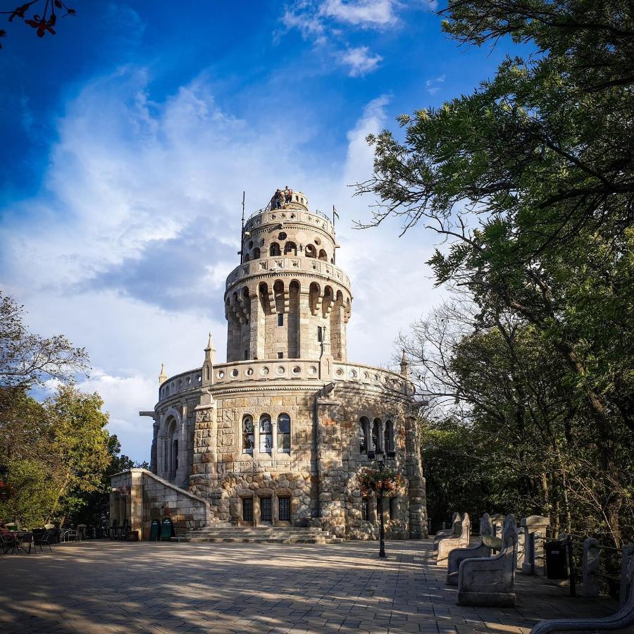 Romantic Two Bedroom Apartments In The Hills Of Budapest With Private Parking Экстерьер фото
