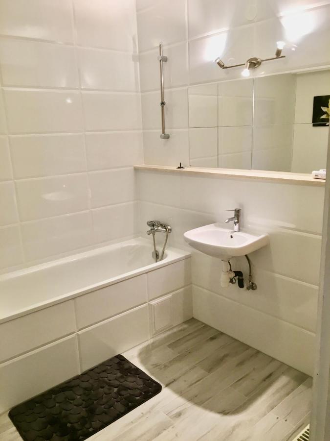 Romantic Two Bedroom Apartments In The Hills Of Budapest With Private Parking Экстерьер фото